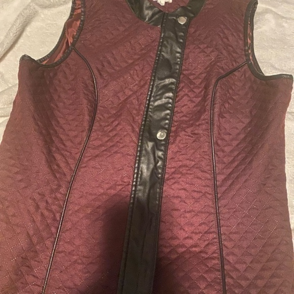 B- Sharp large ladies leather trimmed quilted vest